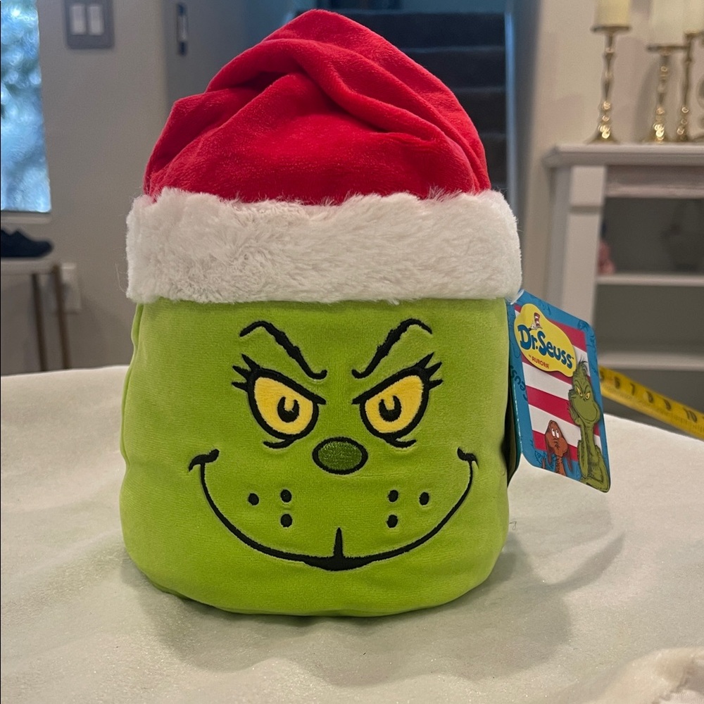 Dr. Seuss Grinch Plush with Red Santa Hat. BNWT